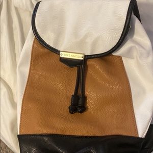 Need gone asap. Nothing wrong with it, just don’t use it anymore. Steve Madden!